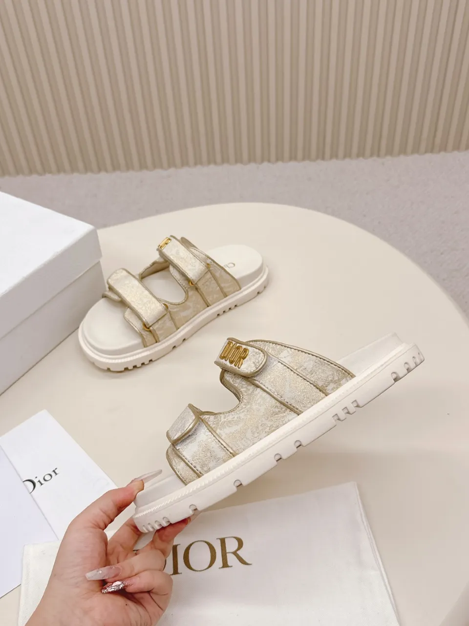👟👟Ex-factory price 460👟👟 This black sheepskin DiorAct sandal is fashionable. Paired with an insole that fits the shape of your foot, it's made of exceptionally lightweight and comfortable leather. The upper straps feature a Velcro closure and feature a gold-finish metal "DIOR" logo. Can be matched with various styles to show modern style. Gold-finish metal "DIOR" logo Two adjustable Velcro straps Leather insole that fits the shape of your foot Soft and lightweight texture EVA sole decorated with Christian Dior's lucky star symbol Made in Italy Size 35--42 (Customized sizes 41 and 42 are non-refundable)